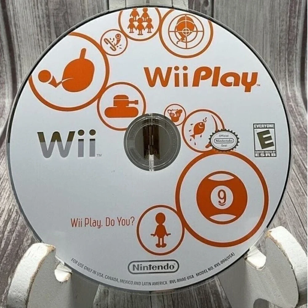 Nintendo Wii Play Game Disc RVL-RHAE-USA Party Minigames Mii Everyone ESRB